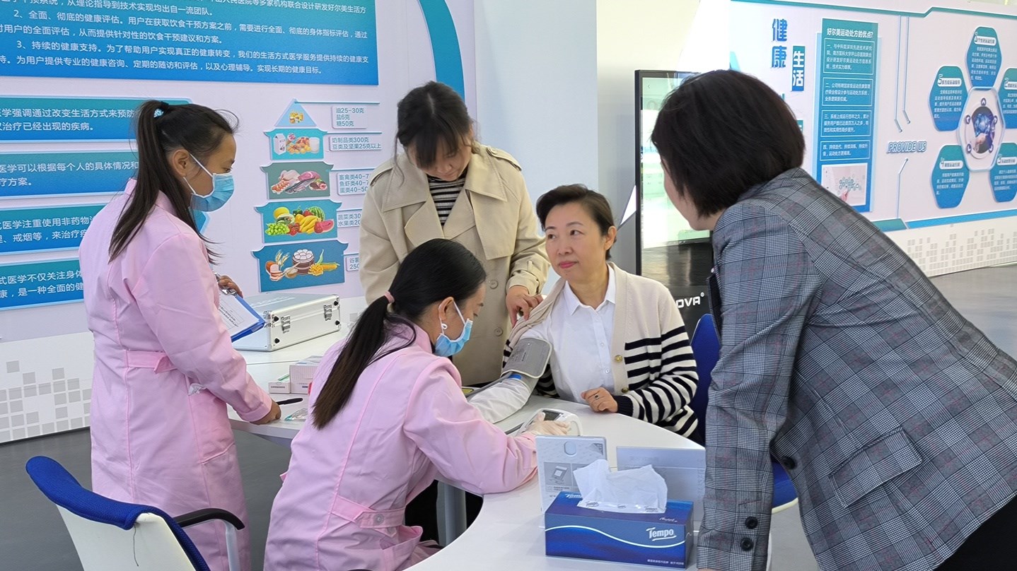 2023年10月20日，市政協(xié)主席劉彤到公司調(diào)研